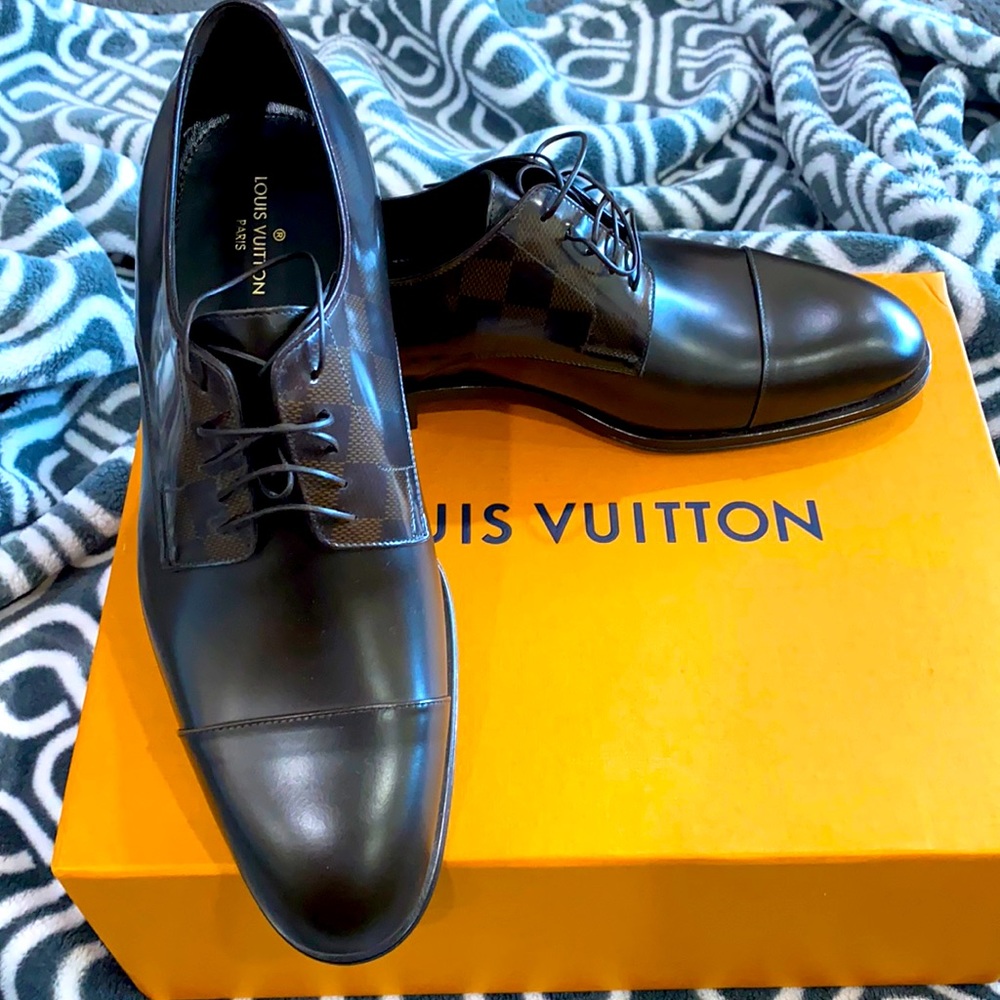 NEVER WORN size 8 (men) Louis Vuitton.